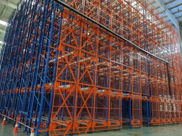 Four-way shuttle racking system