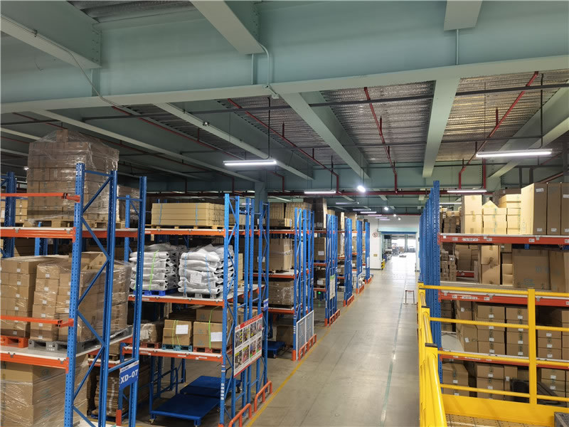 What kind of storage racking systems are used in hardware warehouses?